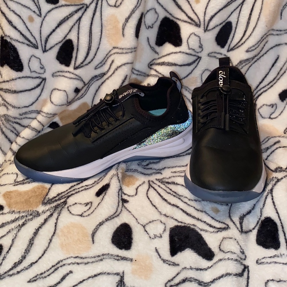 WOMEN'S NIGHT SHIFT CLOVE SHOE
